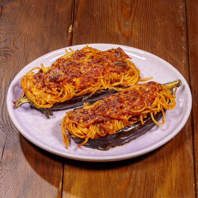 Spaghetti in barchette di melanzana