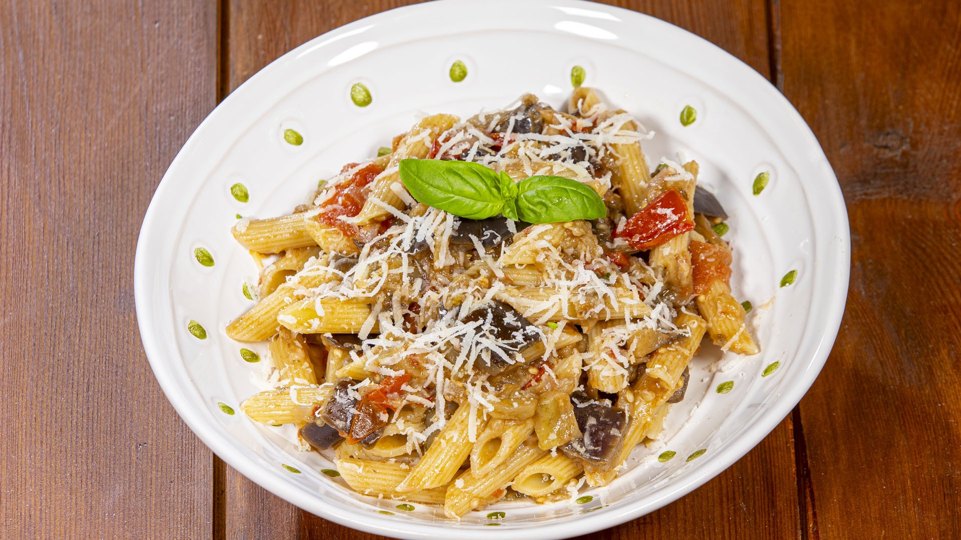 Penne con acciughe e melanzane