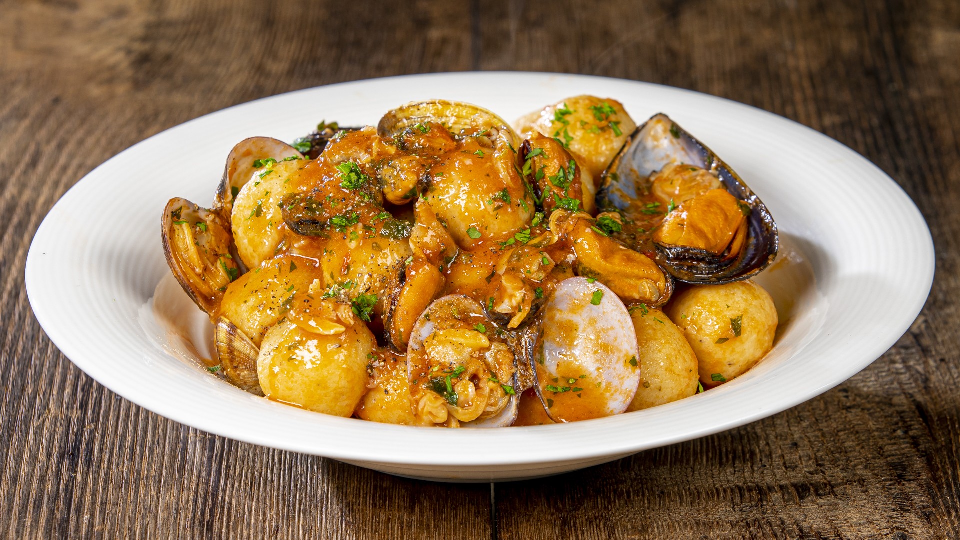 Gnocchi di pane con cozze e vongole