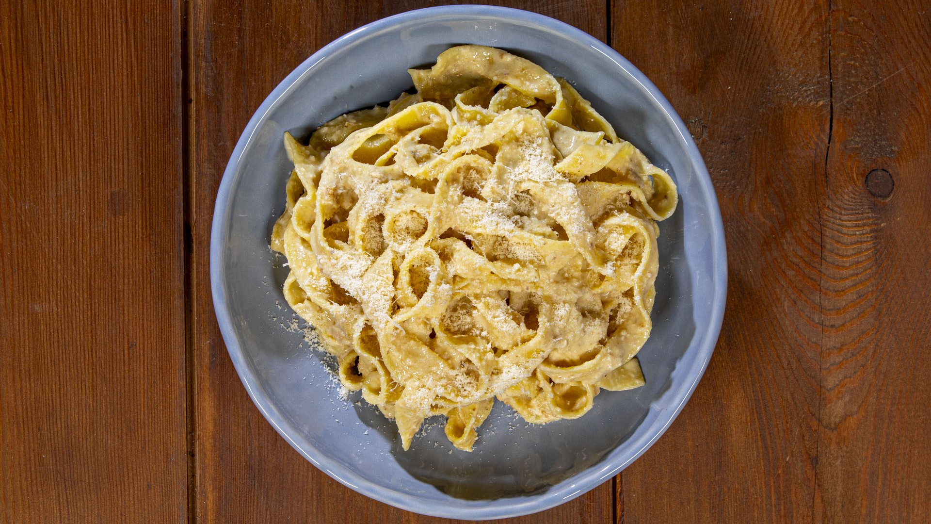 Pasta con salsa di noci