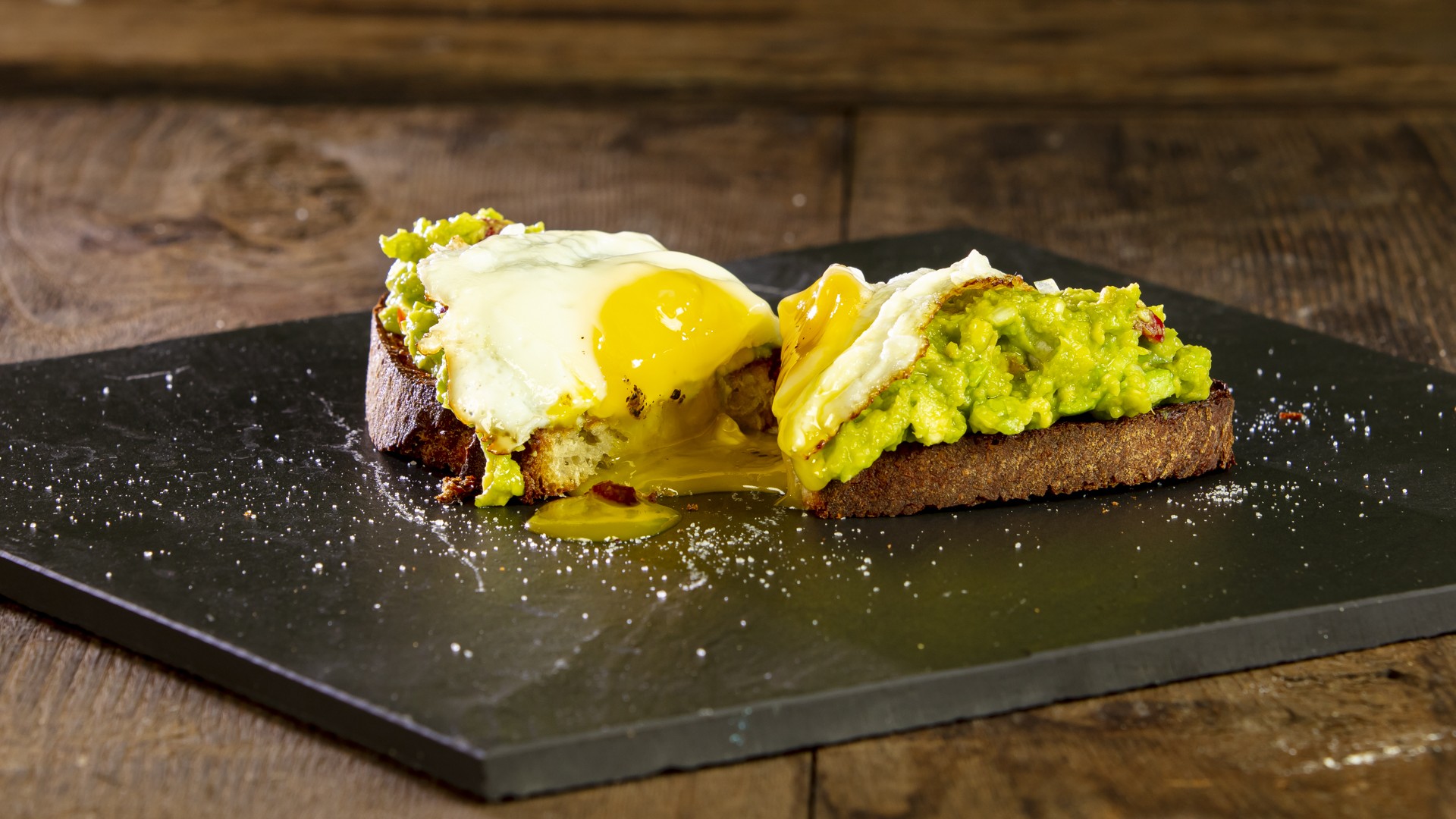 Toast guacamole e uova