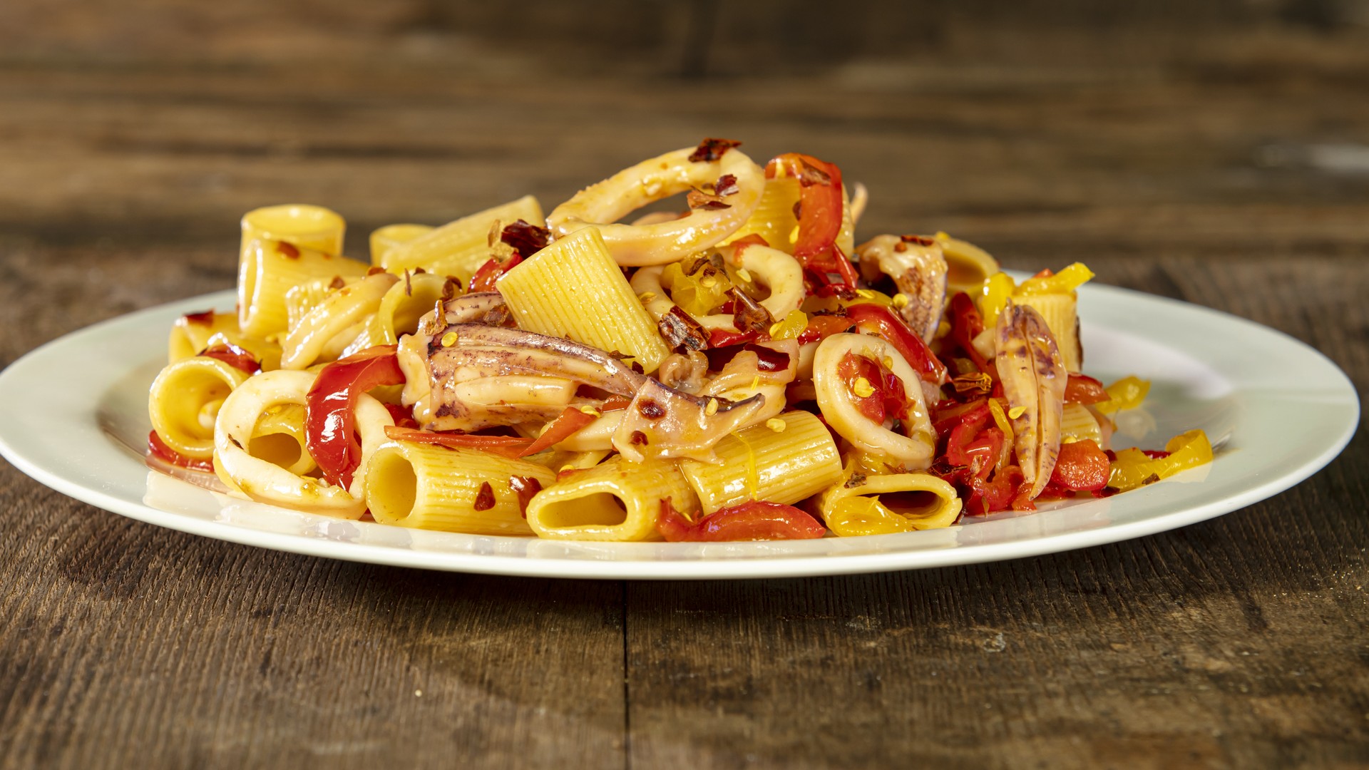 Pasta calamari e peperoni piccante Ricette Casa Pappagallo