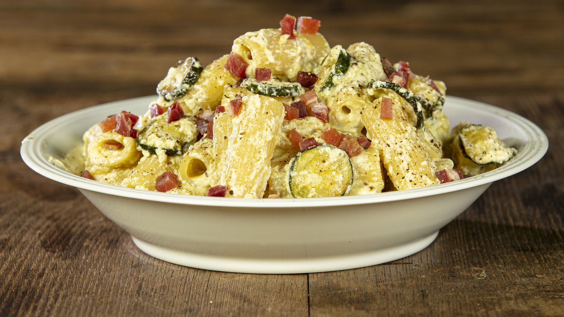 Pasta ricotta zucchine e speck