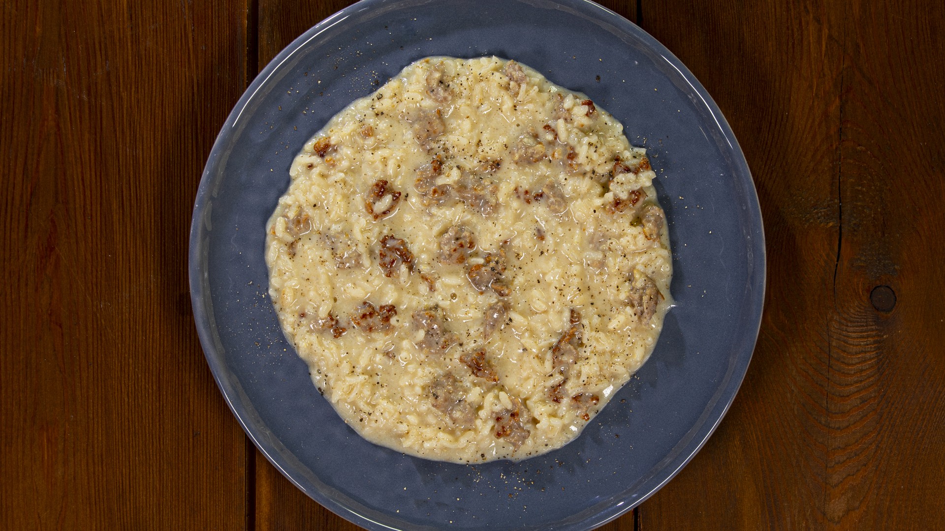 Risotto alla birra con salsiccia e stracchino