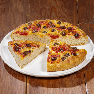 Focaccia pomodoro e olive