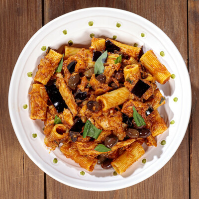 Pasta melanzane tonno e olive
