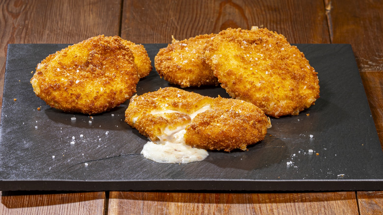 Mozzarella e acciughe in carrozza