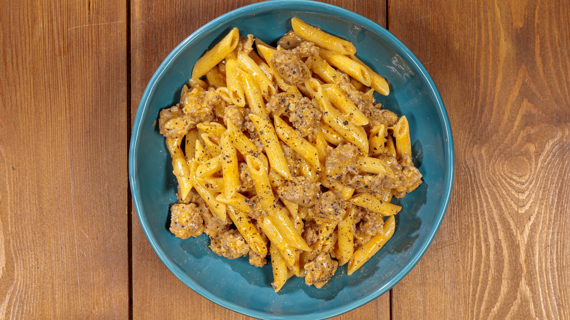 Pasta con salsiccia e caprino