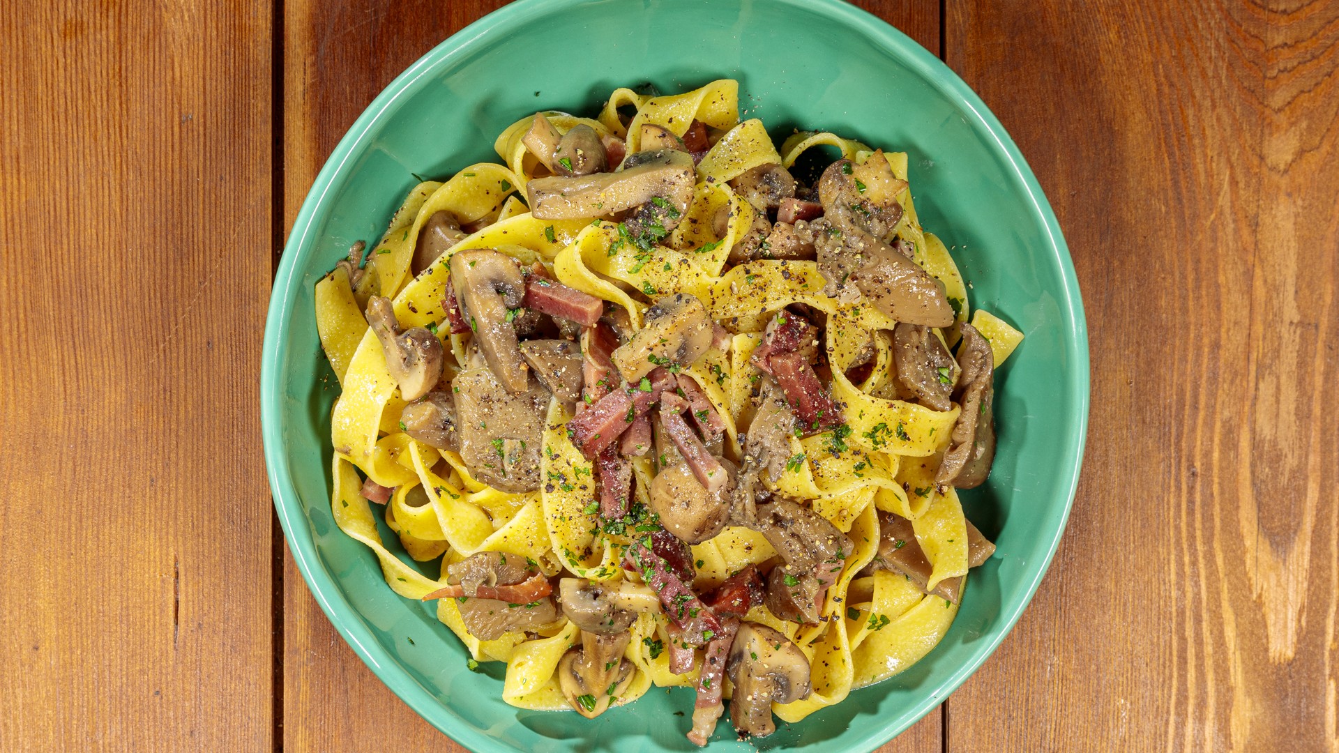 Pappardelle funghi e speck
