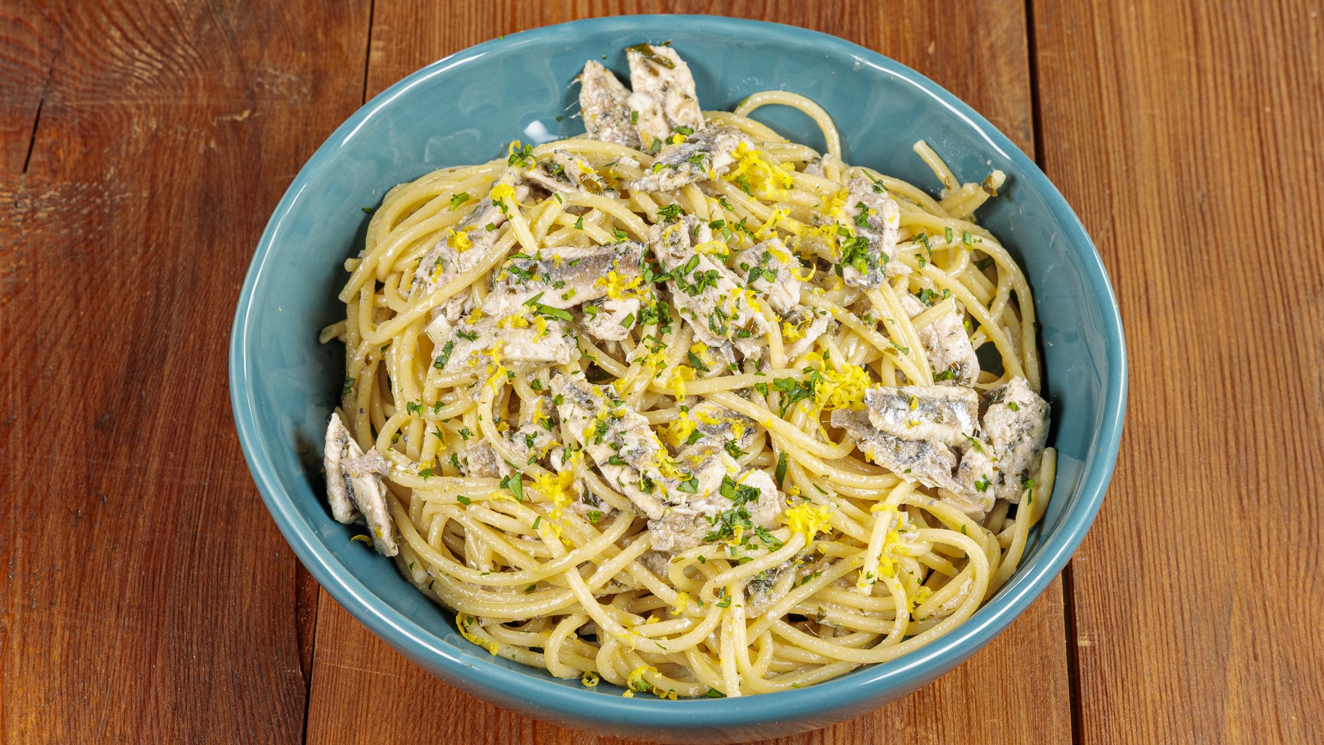 Pasta acciughe fresche e limone