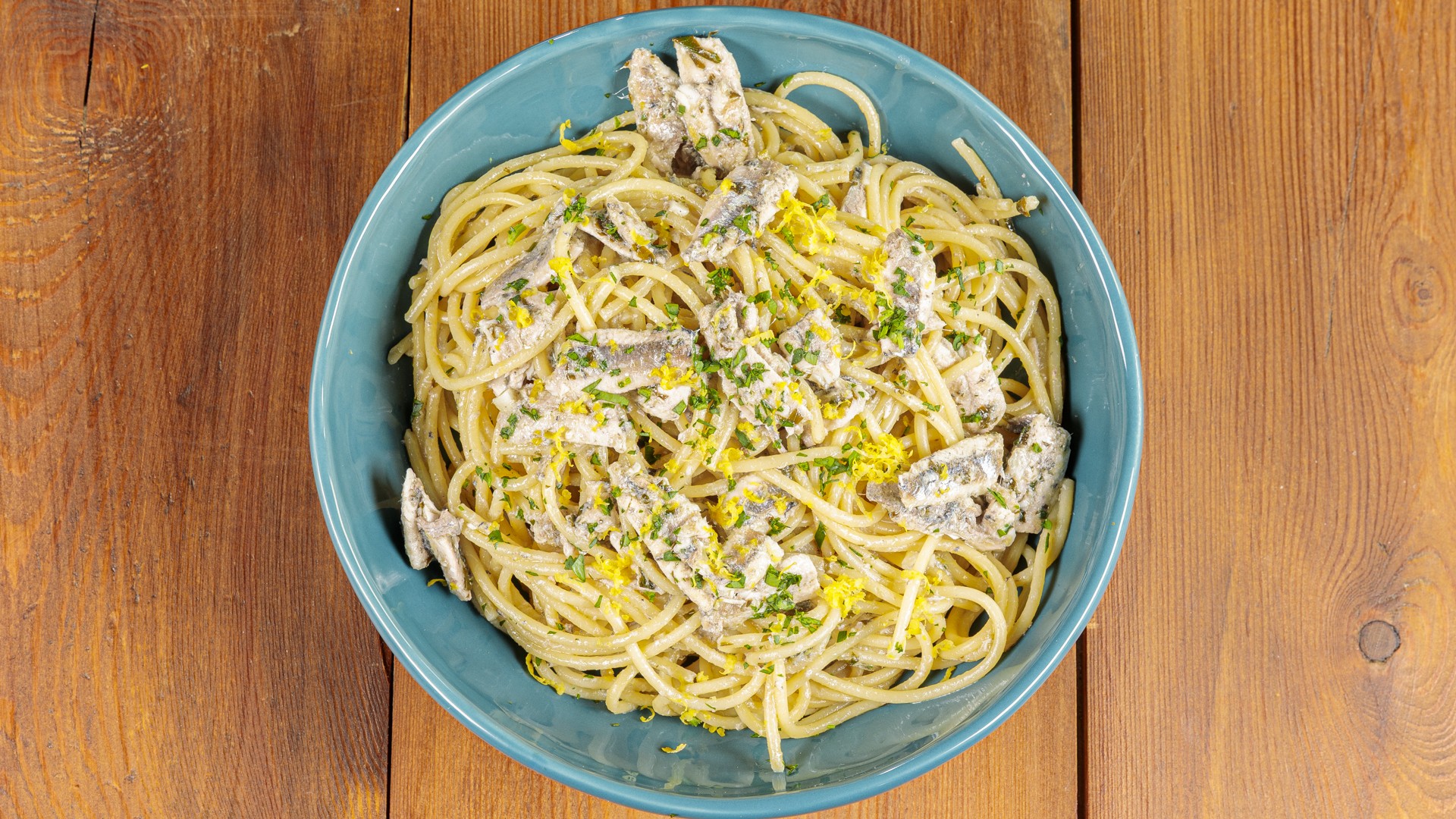 Pasta acciughe fresche e limone