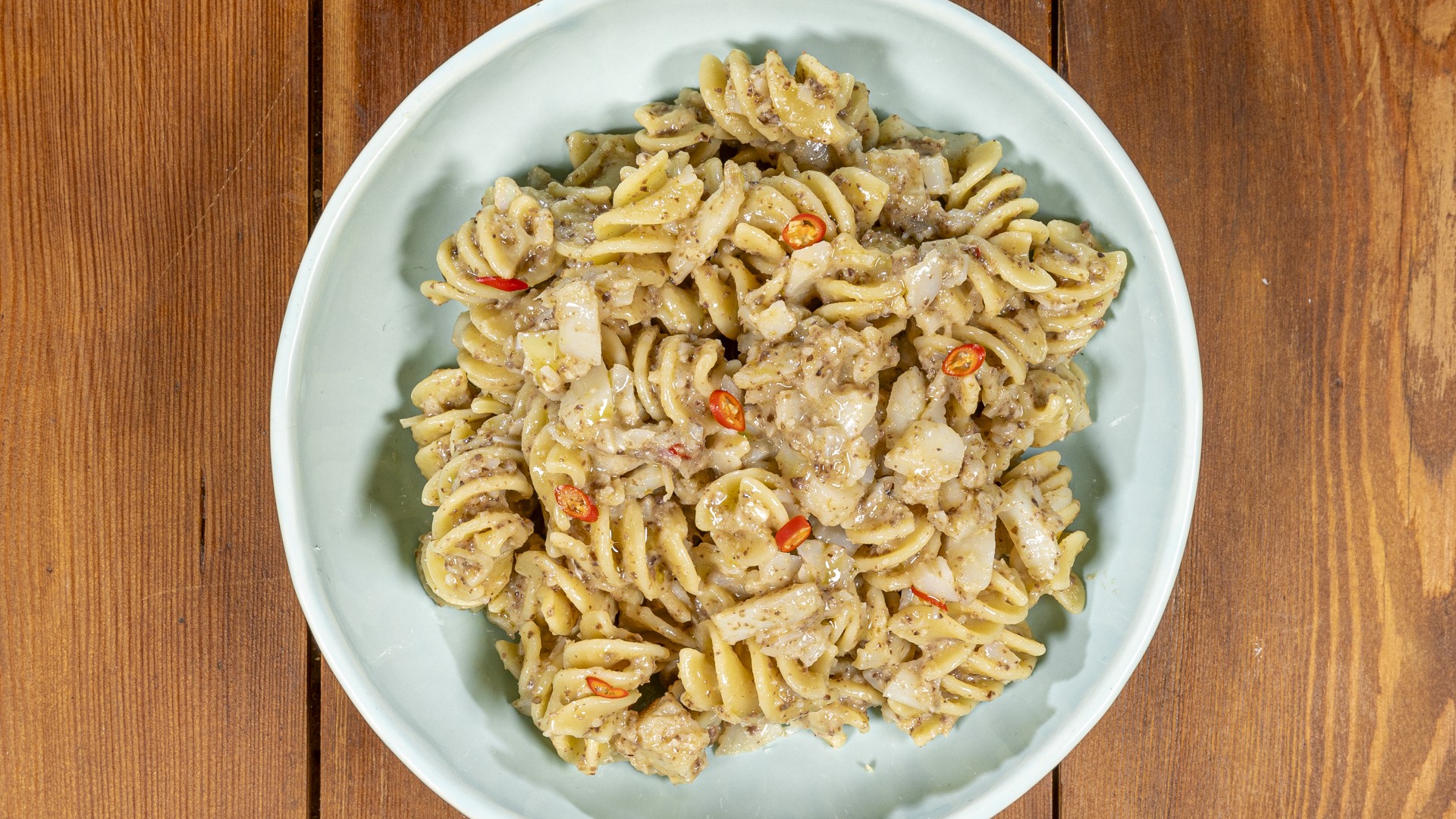 Pasta con baccalà e pesto di olive