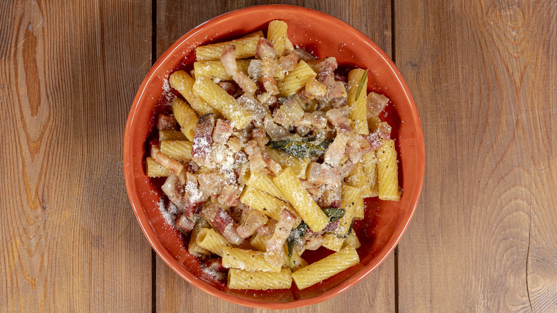 Rigatoni lardiati