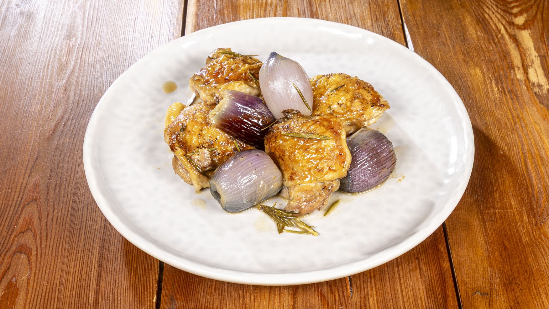 Pollo arrosto con cipolle e vino