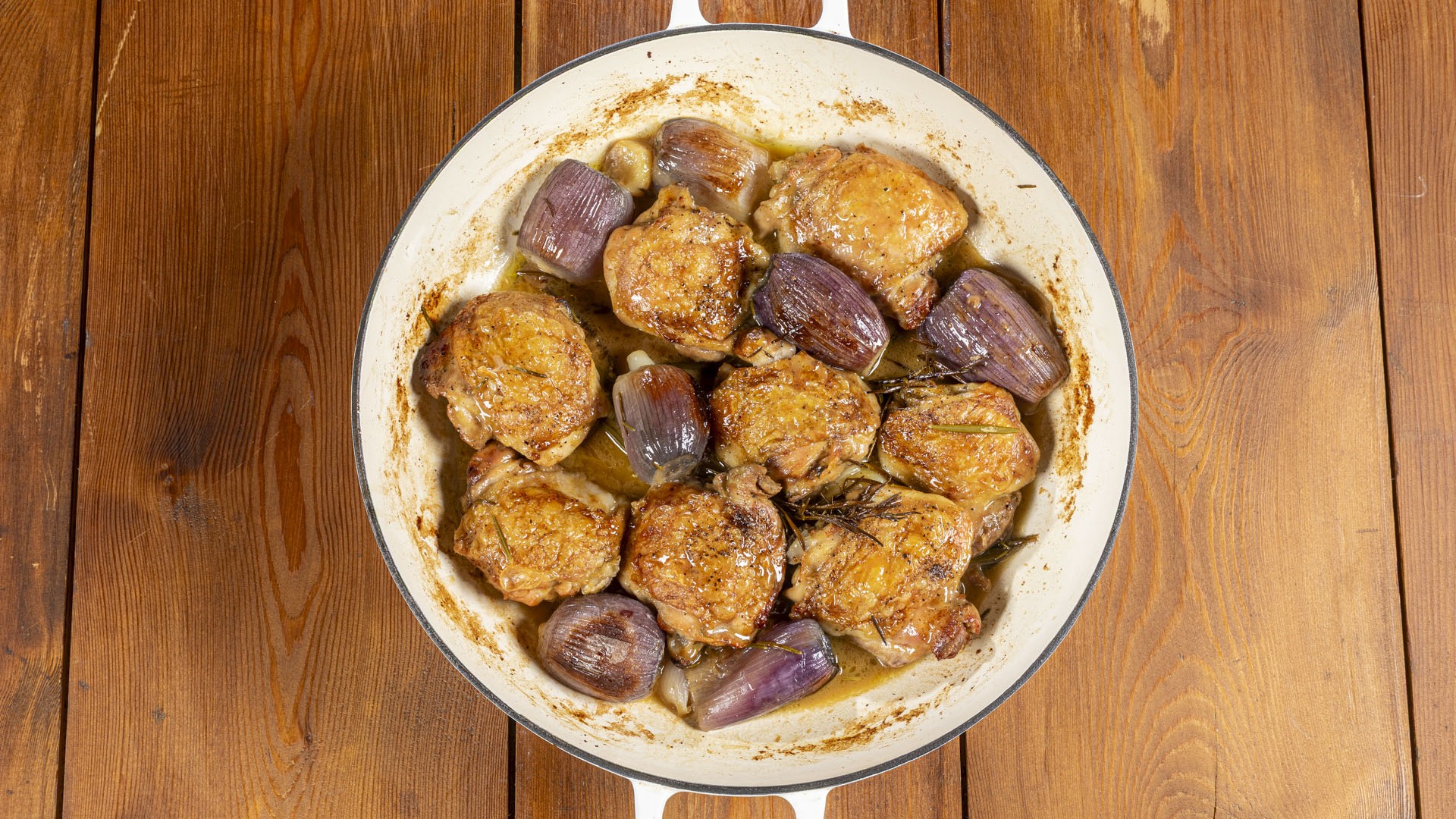 Pollo arrosto con cipolle e vino