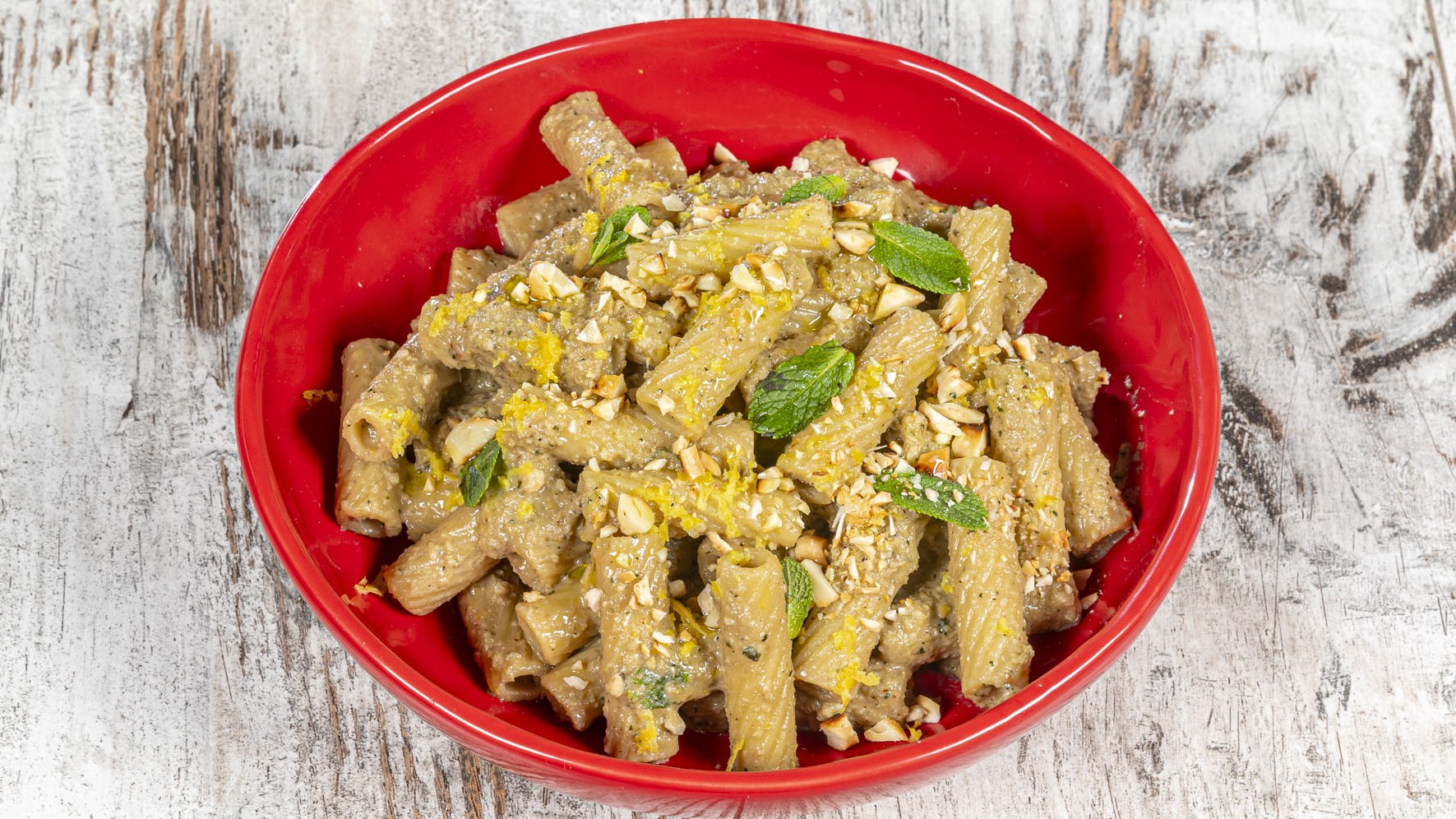 Pasta al pesto di carciofi e mandorle