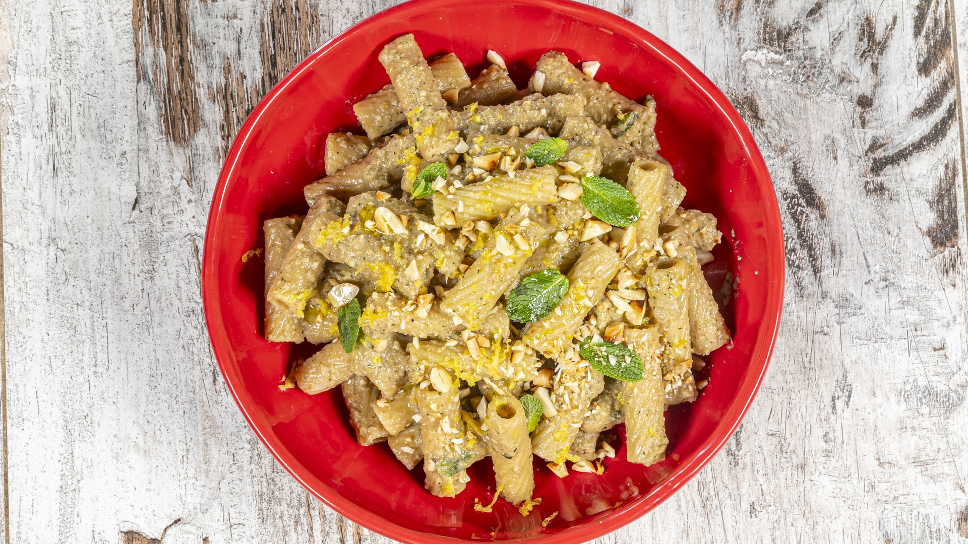 Pasta al pesto di carciofi e mandorle