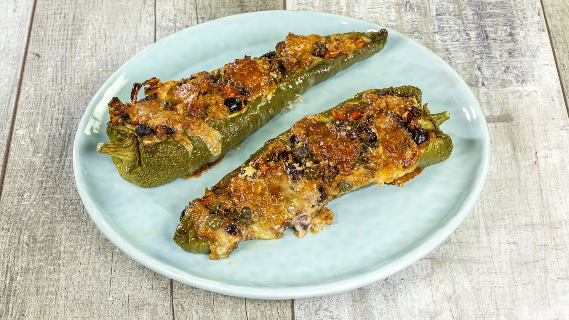 Peperoni ripieni alla mediterranea