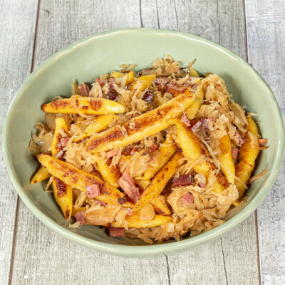 Kartoffelnudeln - Gnocchetti di patate con crauti e speck