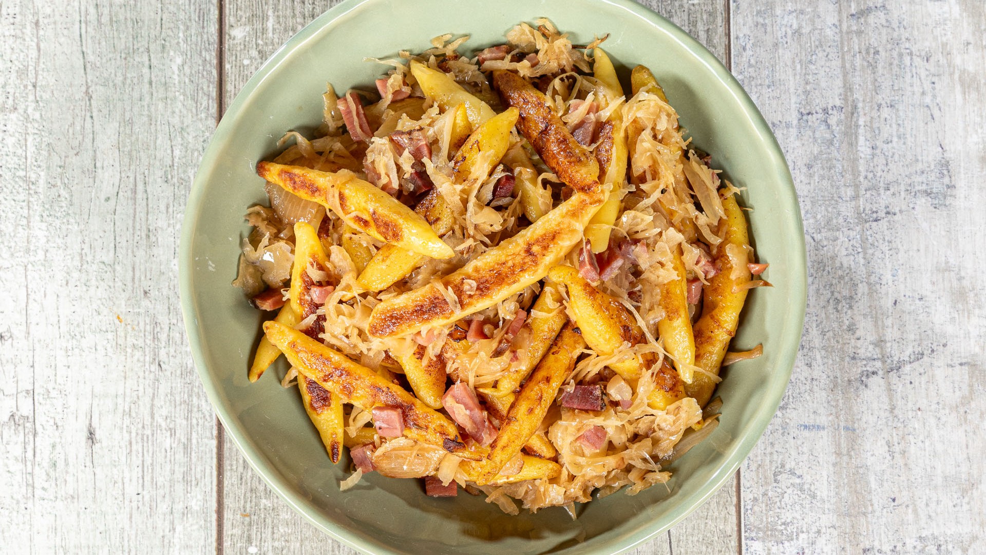 Kartoffelnudeln - Gnocchetti di patate con crauti e speck