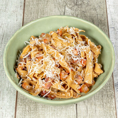 Tagliatelle di castagne con cipolla guanciale e timo