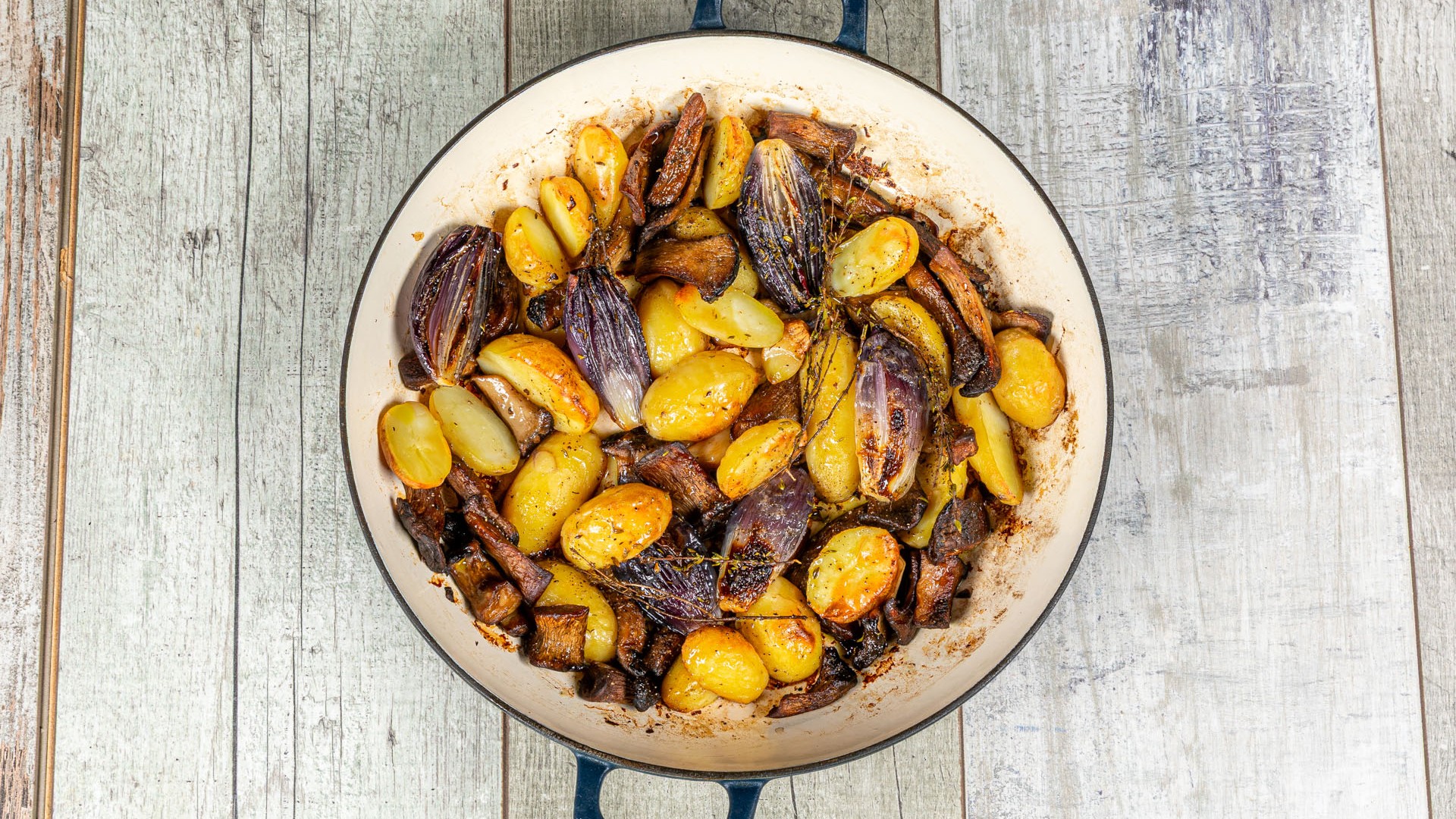 Patate funghi e cipolle al forno