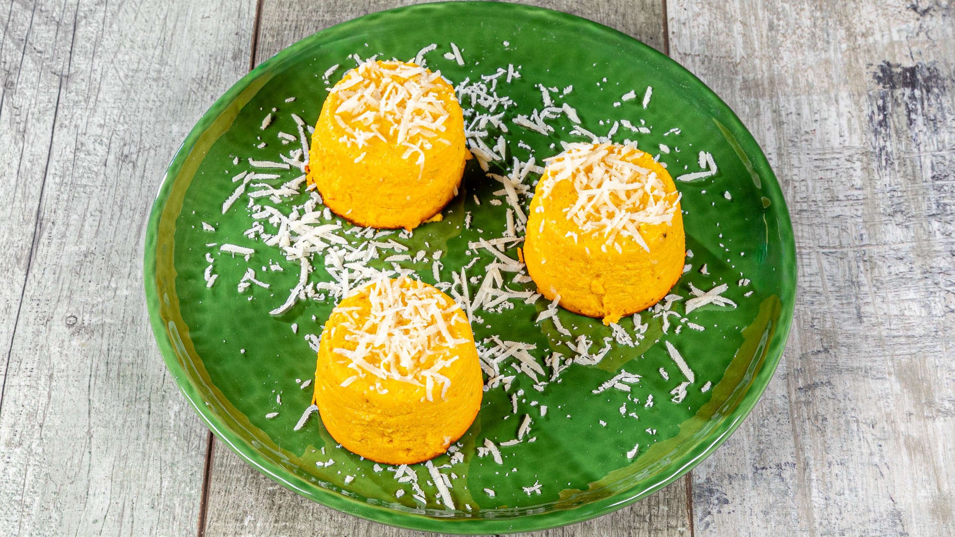 Sformatini di zucca con provolone stravecchio