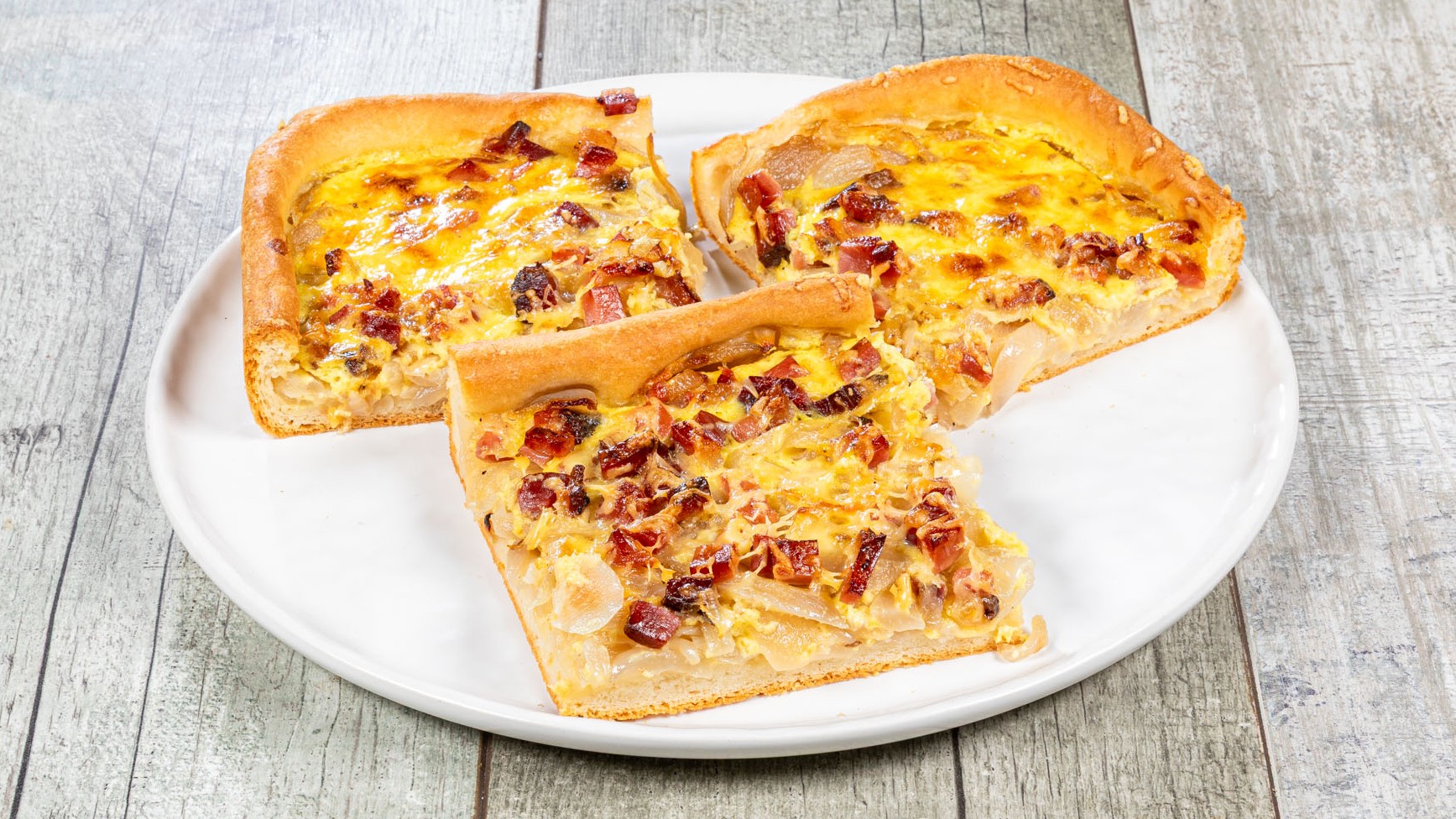 Zwiebelkuchen – Torta salata tedesca con cipolle e speck