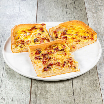 Zwiebelkuchen – Torta salata tedesca con cipolle e speck