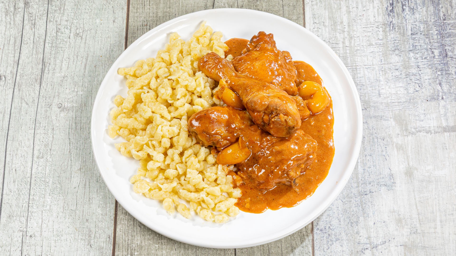 Csirkepaprikás con nokedli – Pollo alla paprika ungherese