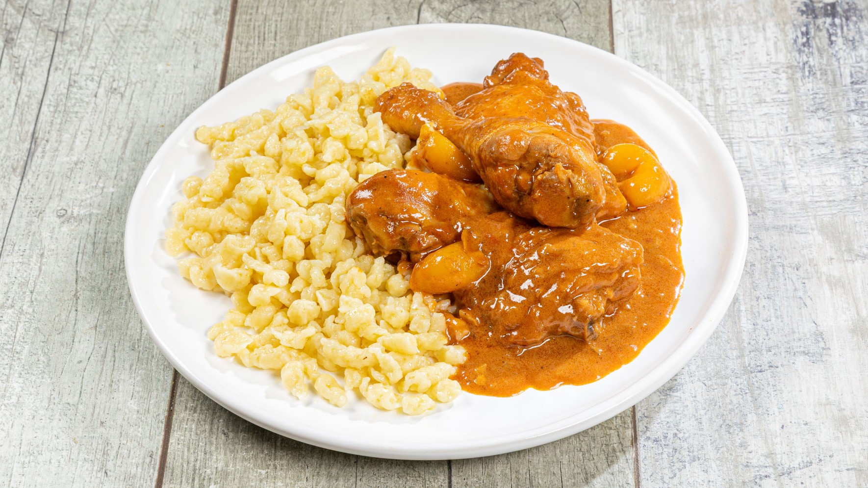 Csirkepaprikás con nokedli – Pollo alla paprika ungherese