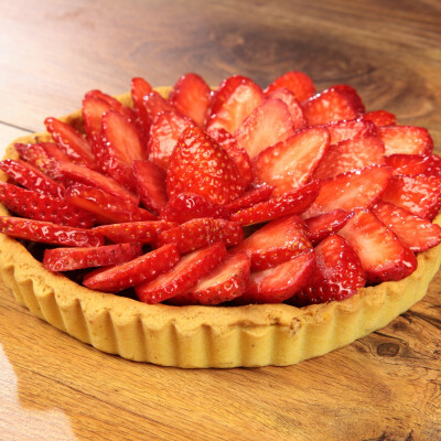 Crostata con fragole e crema al cioccolato