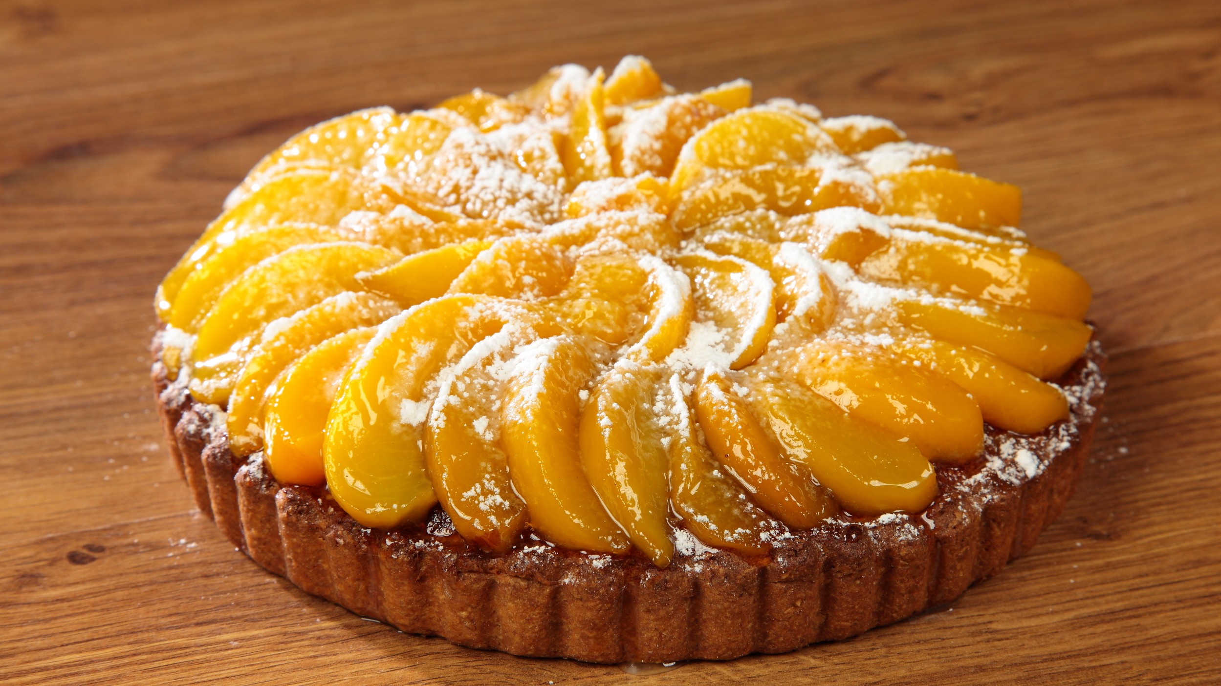 Crostata frangipane con pesche caramellate