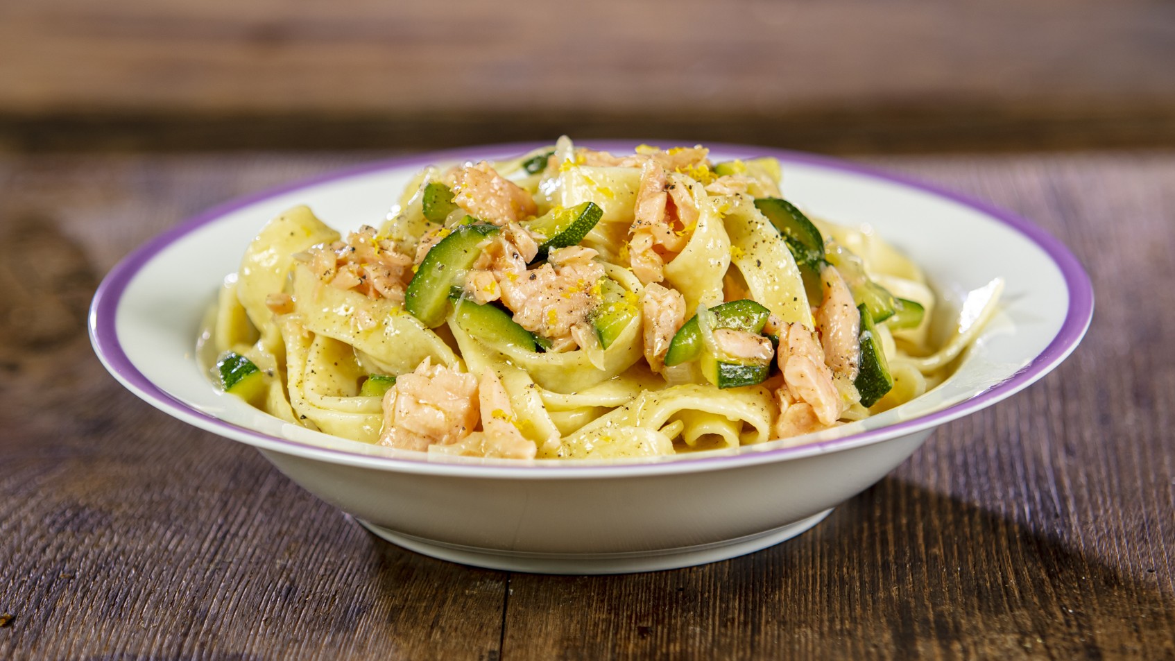 Pasta zucchine e salmone - Ricette Casa Pappagallo