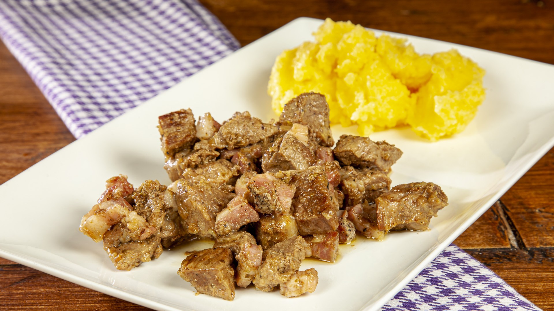 Gulash alla tirolese con polenta